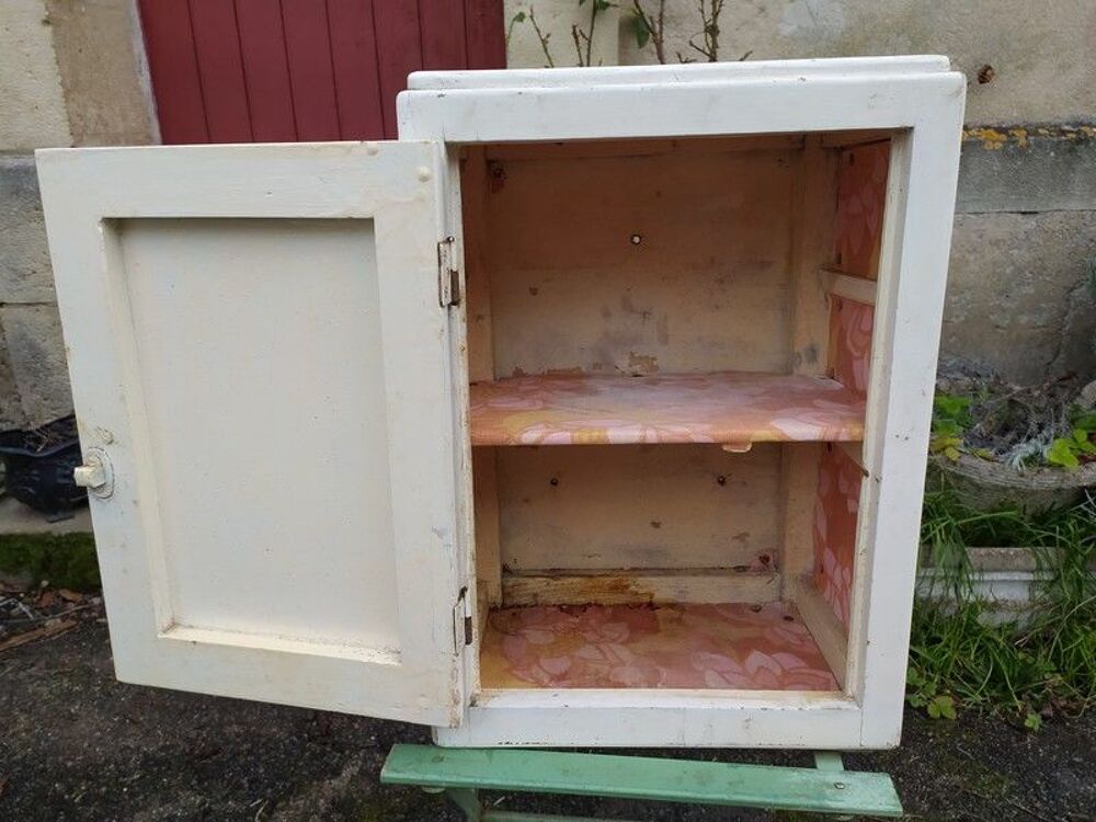 Petite Armoire Murale Vintage Style Mado.&nbsp; Meubles
