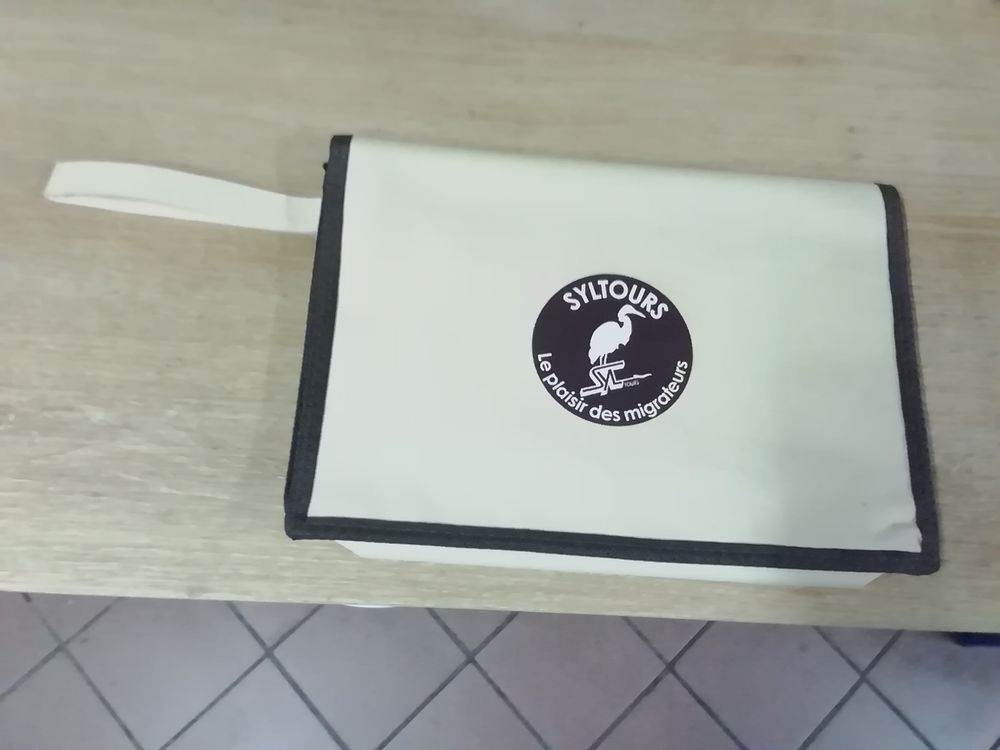 Pochette de voyage neuve Maroquinerie