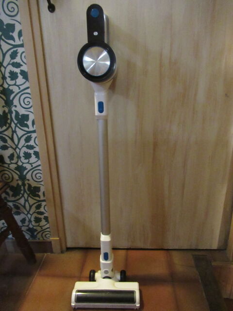 Aspirateur sans fil EssentielB 50 Marseille 1 (13)