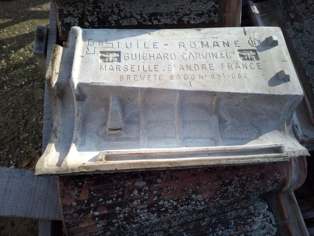 Tuile 'Romane' &agrave; la surface stri&eacute;e pour la r&eacute;novation ???? Bricolage
