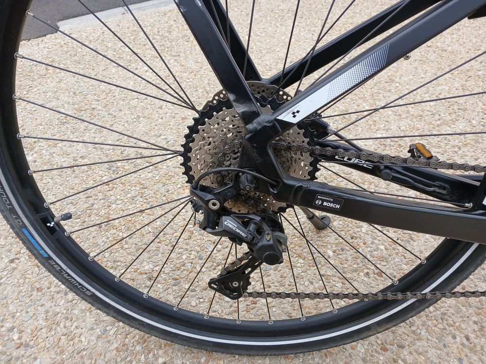 V&eacute;lo &eacute;lectrique marque Cube Touring Pro Vélos