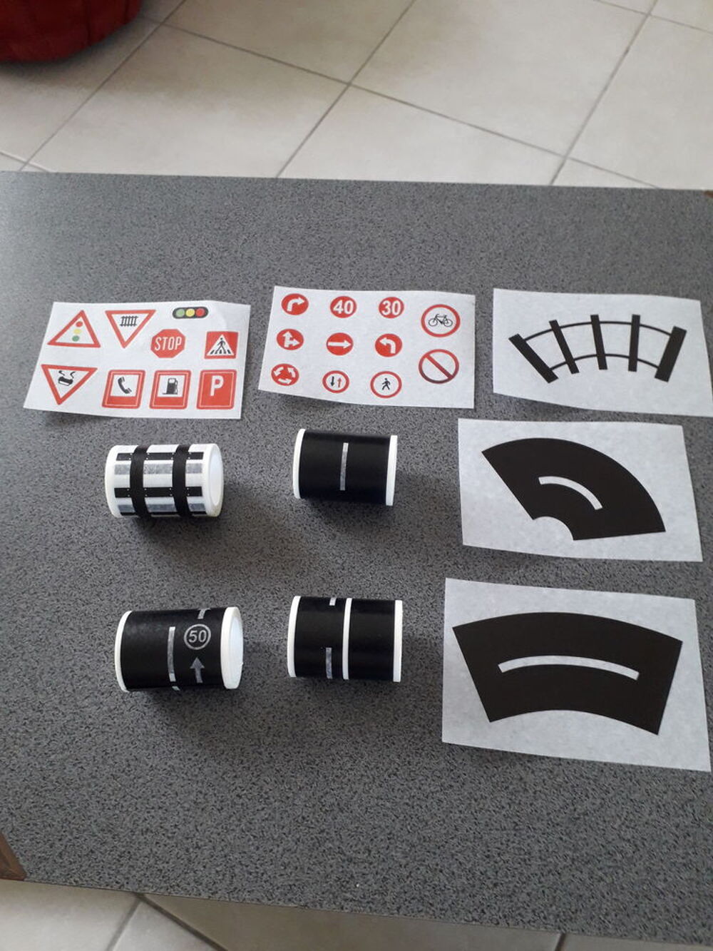 Lot d'adh&eacute;sifs pour circuit voiture ou train miniature Jeux / jouets