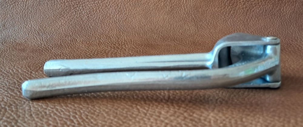 presse ail en m&eacute;tal inox 
longueur 14 cm
Cuisine