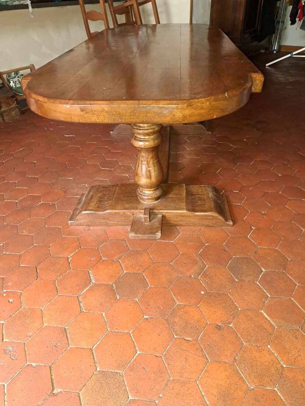 Table ch&ecirc;ne et chaises 
Contact par mail.
Meubles
