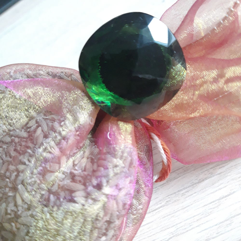 BAGUE FEMME. 
carree . BELLE PIERRE FACETEE Bijoux et montres