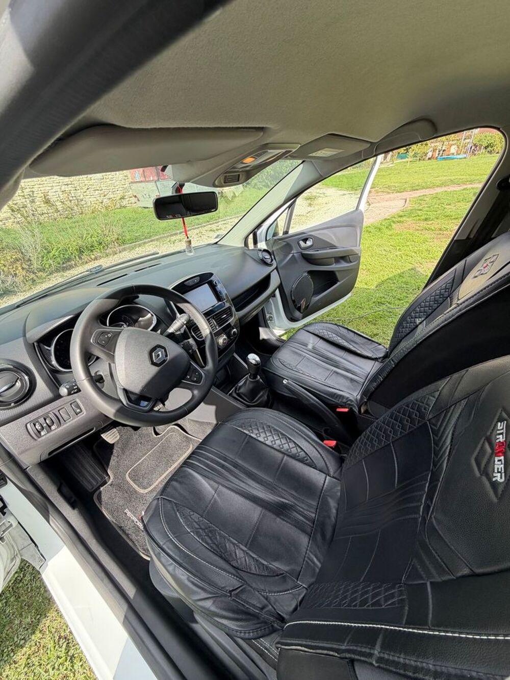 Clio IV Clio dCi 90 Energy eco2 82g Business 2016 occasion 27620 Gasny
