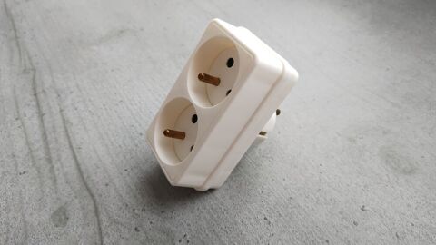 Multiprise Double LEGRAND - 16A - NF - 3.680 W Max Maureilhan (34)
