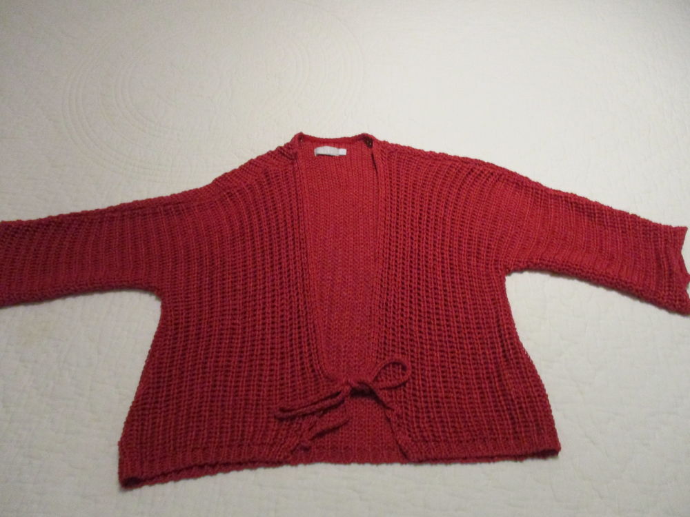 LOT de 2 petits gilets style bol&eacute;ro Vêtements