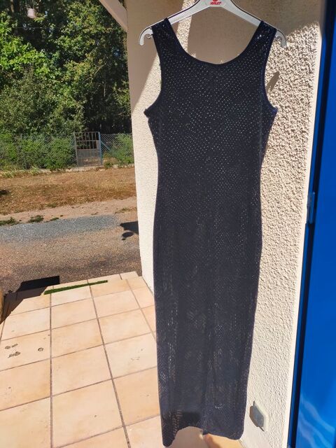 Très belle robe longue bleu foncé. Truyes (37)