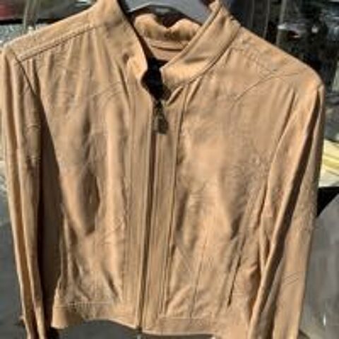 ENSEMBLE  VESTE ET JUPE sport faon alcantara brod beige marque Betty Barclay 45 Cannes (06)