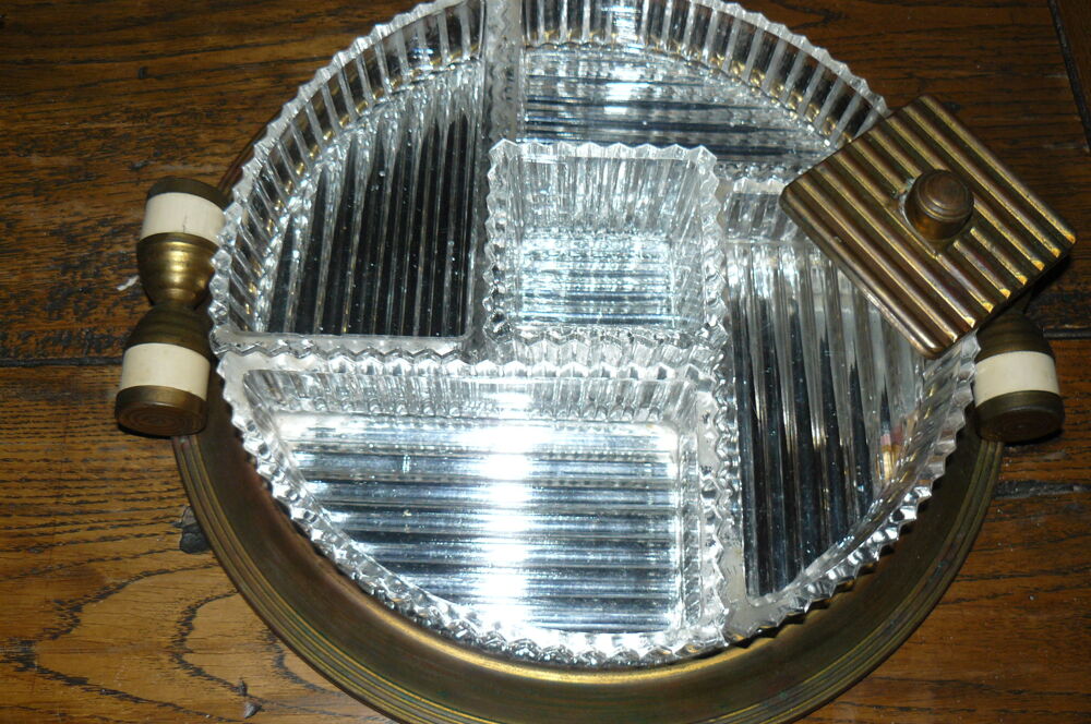 Plat de service &eacute;l&eacute;gant en verre avec poign&eacute;es en laiton Décoration