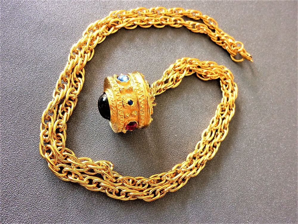 LUC DESROCHES montre pendentif orientaliste 1980 LDR1008 Bijoux et montres