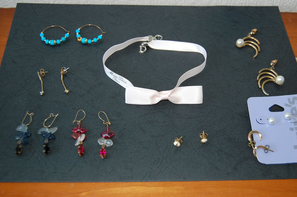 Lot de 8 paires de bijoux Bijoux et montres