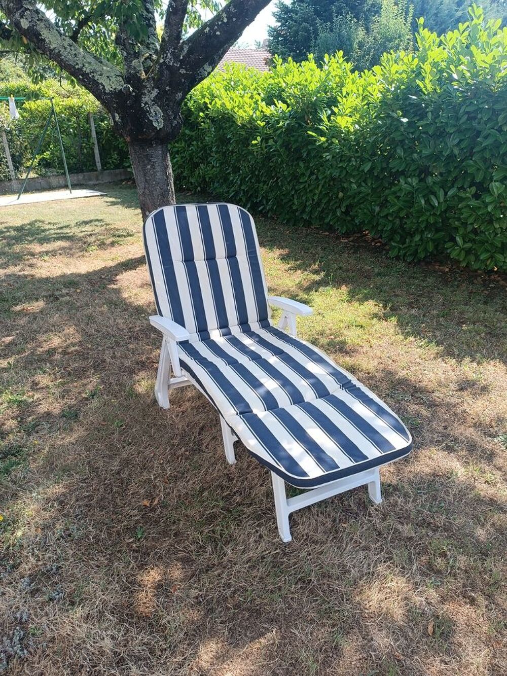 bain de soleil en r&eacute;sine avec matelas Jardin