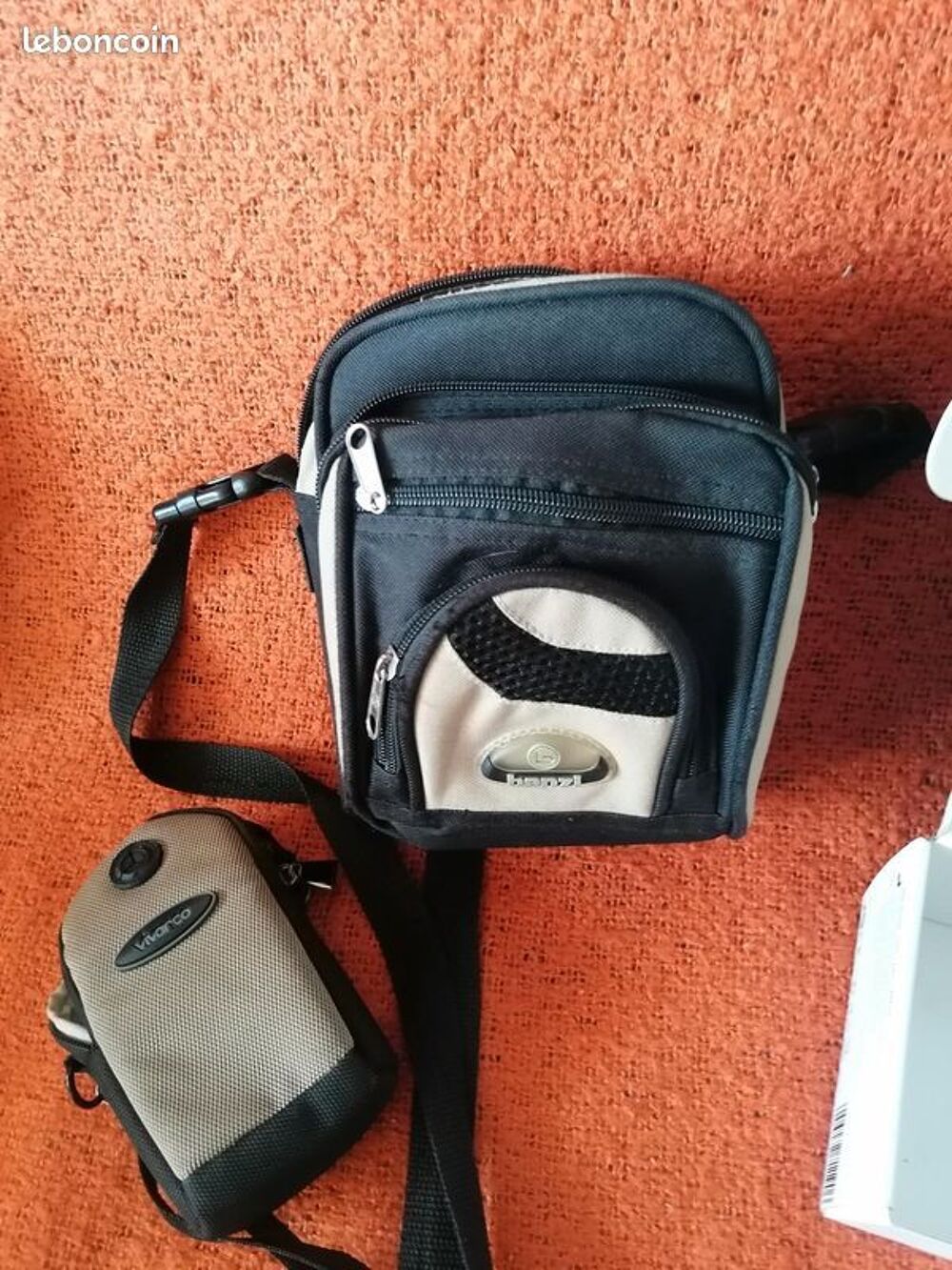 pochette mixte 4 compartiments avec sa petite pochette Maroquinerie