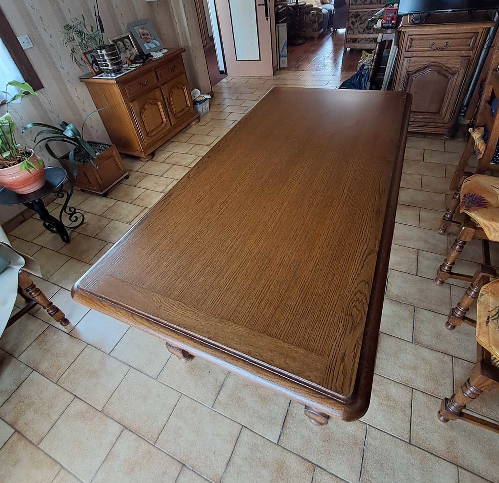 Table salle &agrave; manger en ch&ecirc;ne massif Meubles