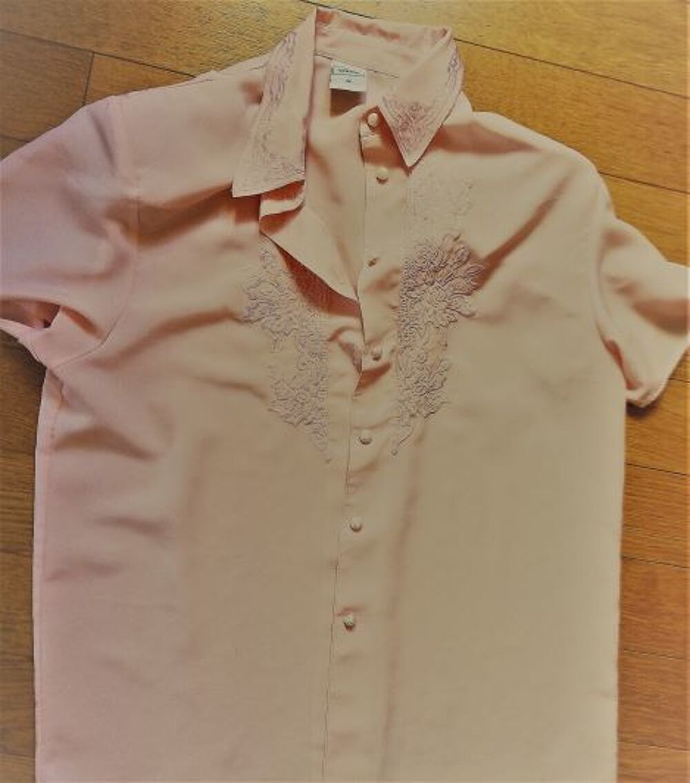 
Chemisier brod&eacute; rose saumon T 42
Vêtements