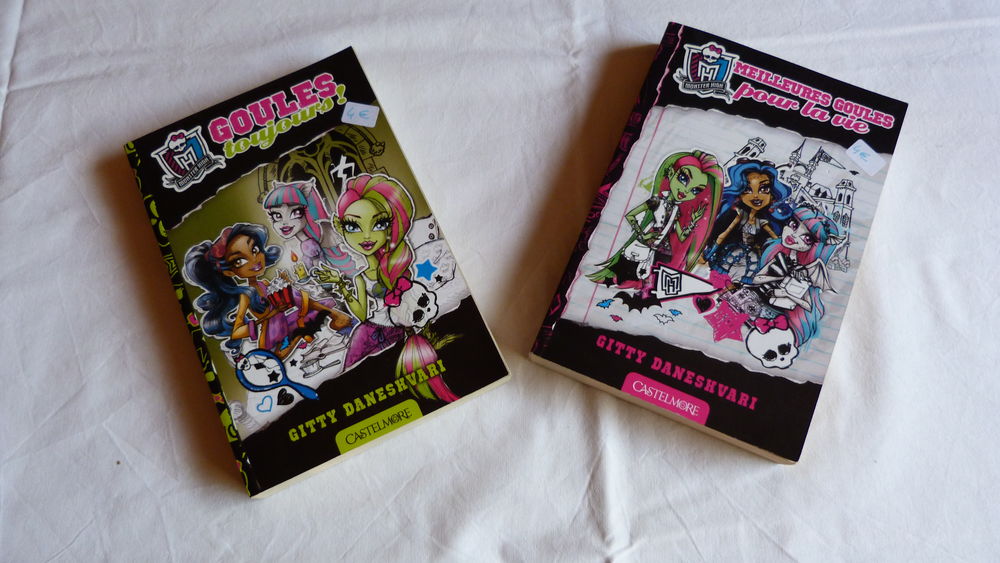 2 livres Monster High tr&egrave;s bon &eacute;tat Jeux / jouets