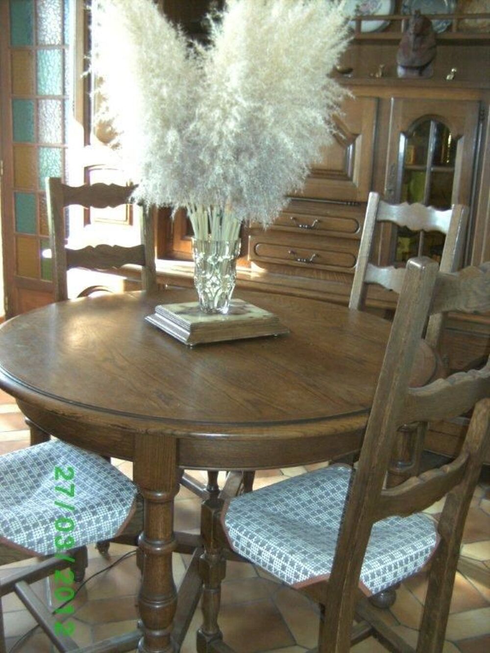 Buffet living , table ronde et 6 chaises assorties Meubles