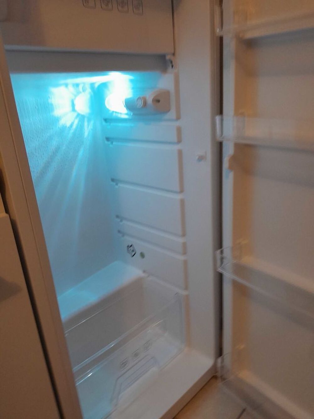 R&eacute;frig&eacute;rateur avec compartiments freezer Electroménager