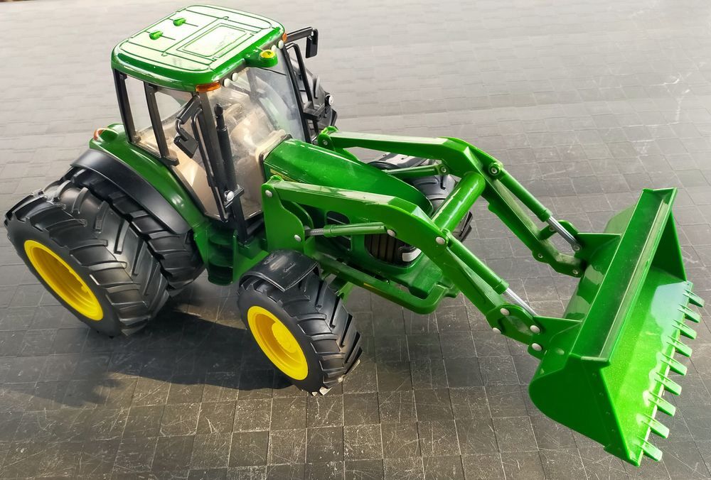 Tracteur John Deer avec chargeur ERTL
Jeux / jouets