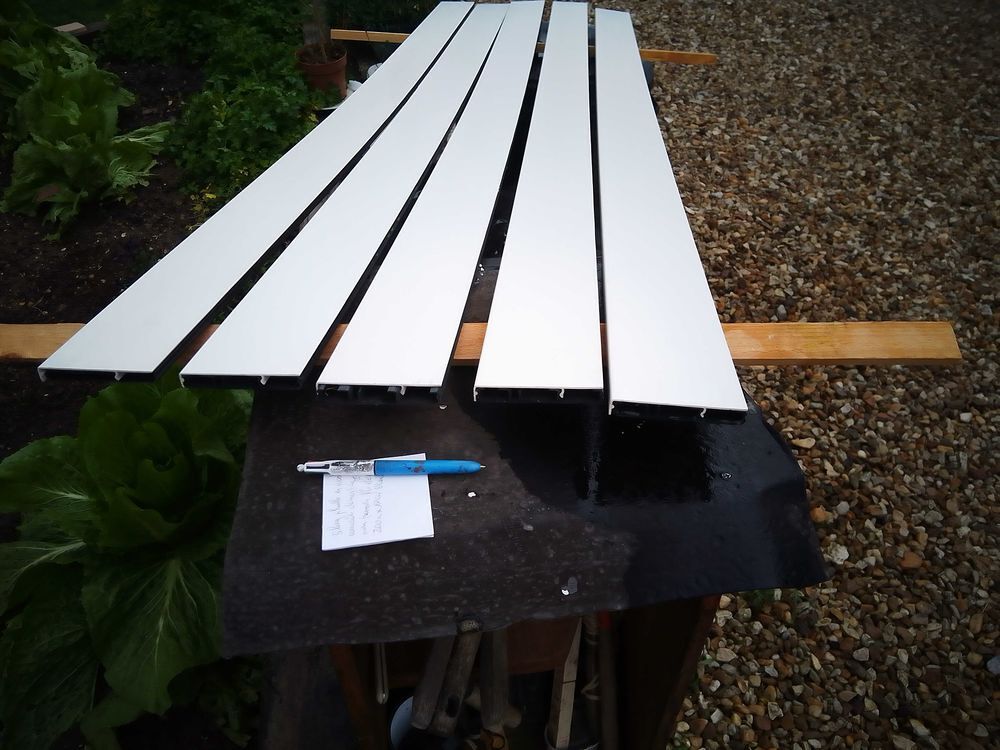 plinthe &eacute;lectrique en PVC blanche Bricolage