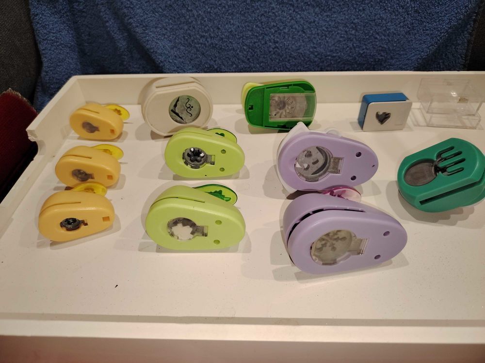 Poin&ccedil;ons pour enfants ou association. Jeux / jouets