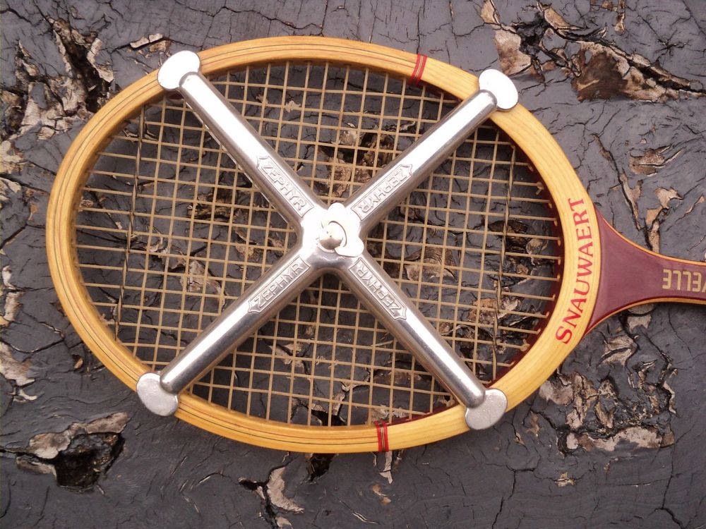 Raquette de Tennis Vintage Snauwaert " Lady Caravelle ". Sports