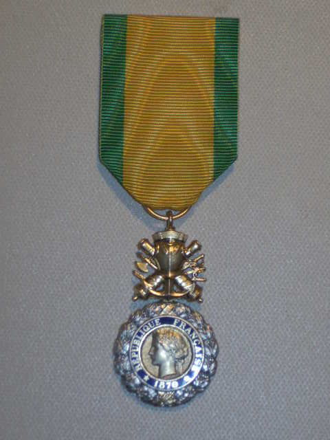 Médaille Militaire - 1870 3° République en Argent . 32 Doullens (80)