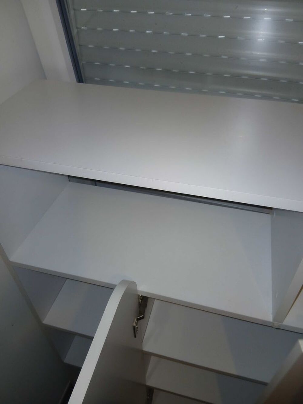 meuble blanc tr&egrave;s bon &eacute;tat Meubles