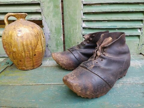 Anciens Sabots Montants Bois et Cuir Campagne Déco Métier 50 Loches (37)