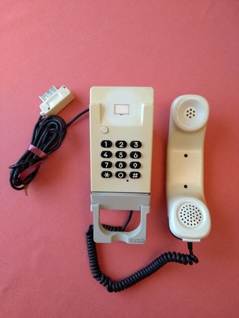 Téléphone filaire blanc cassé à touches 12 Biarritz (64)