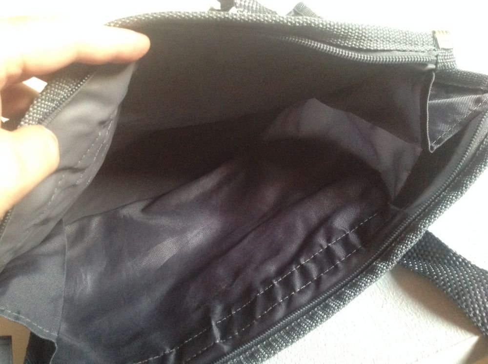 SAC CARLTON EN TOILE ROBUSTE Envoi Possible
Maroquinerie