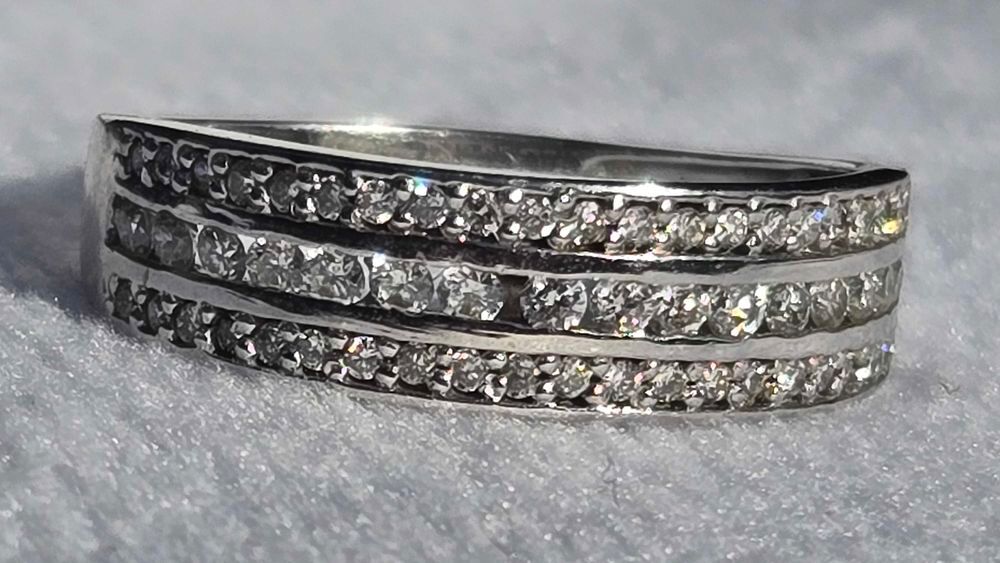 &agrave;€ SAISIR BAGUE OR BLANC 375 &agrave;ˆME DIAMANT 0,46 CARATS JAMAIS PORTEE Bijoux et montres