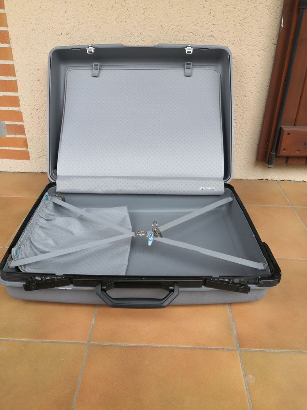 valise rigide et solide parfait &eacute;tat et sac de voyage neuf Maroquinerie