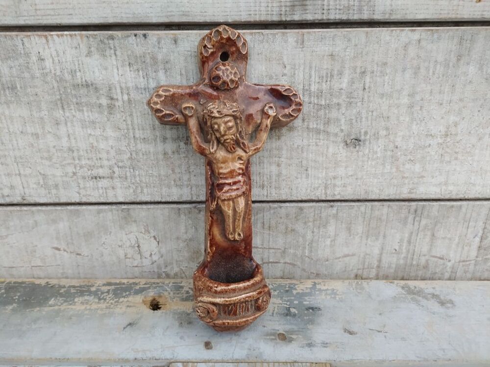 Ancien Crucifix B&eacute;nitier Terre Cuite Verniss&eacute;e Art Populaire 