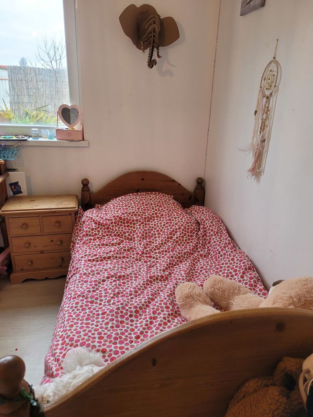 Lit en bois + table de nuit Meubles