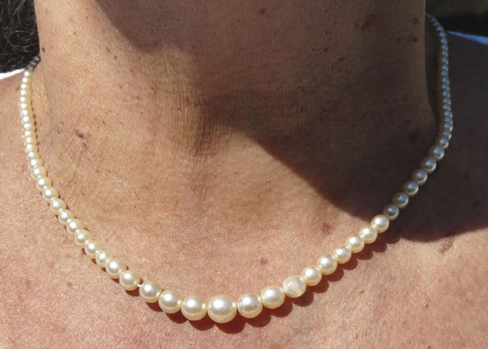 Collier de Perles des ann&eacute;es 30 &agrave; fermoir coffret original Bijoux et montres