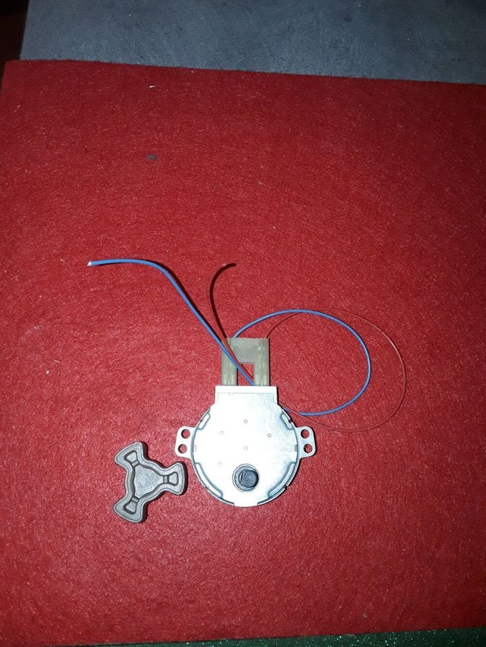 MOTEUR PLATEAU TOURNANT SM-16E micro onde Electroménager