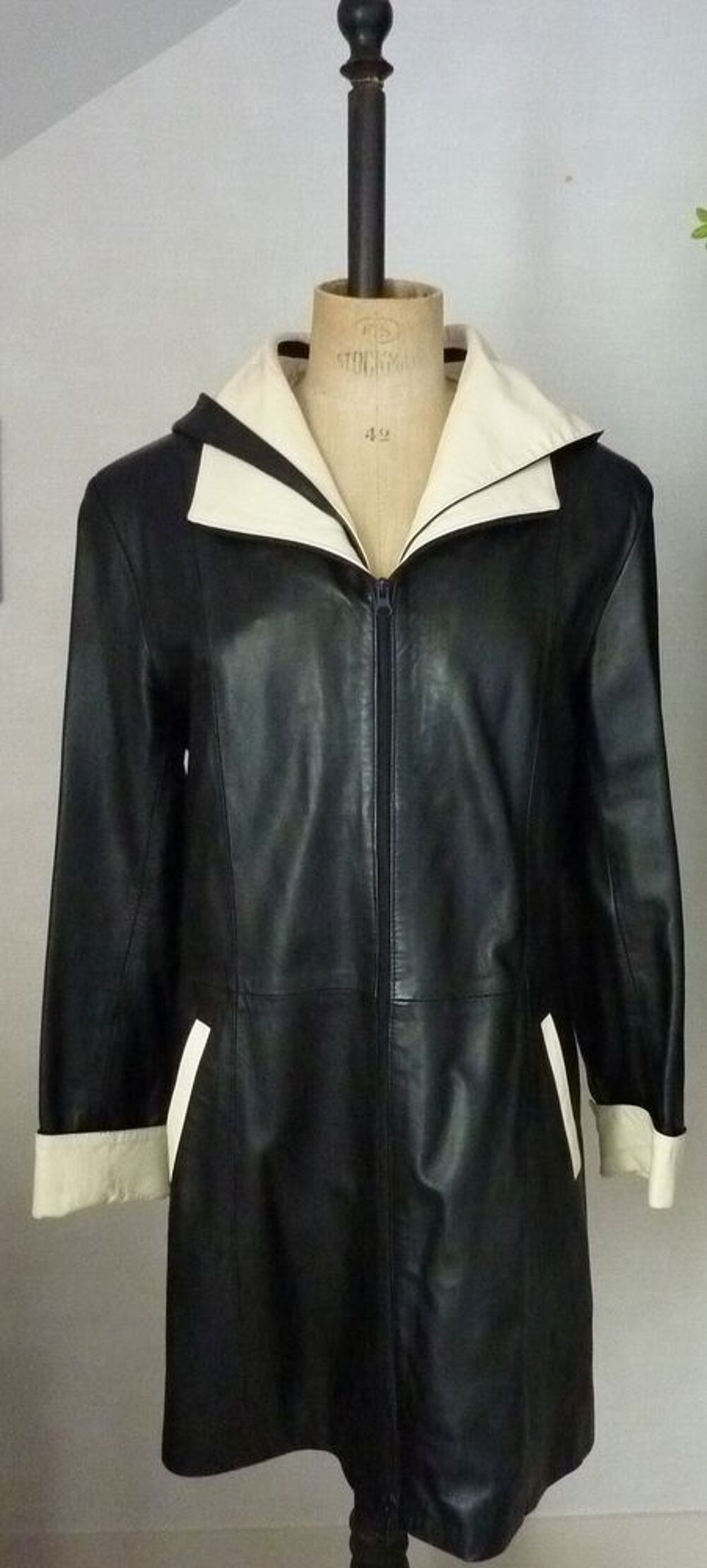 Manteau en cuir noir et blanc avec capuche amovible Vêtements