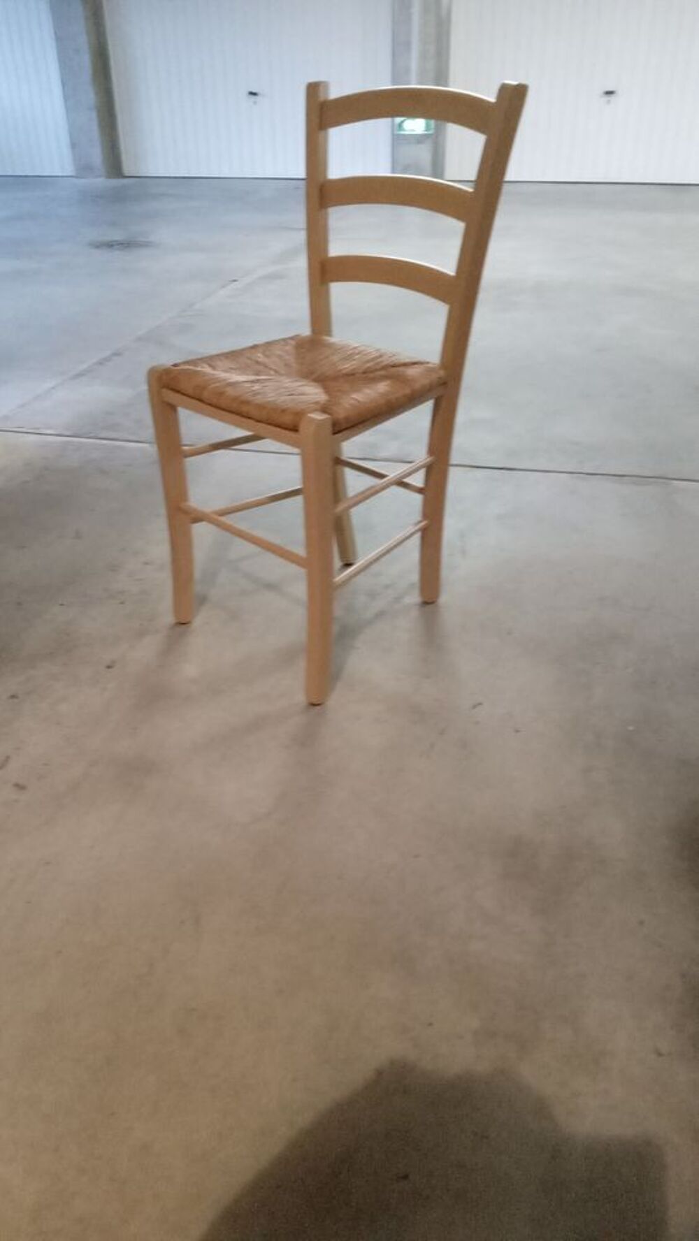 Vd 2 chaises en bois Meubles