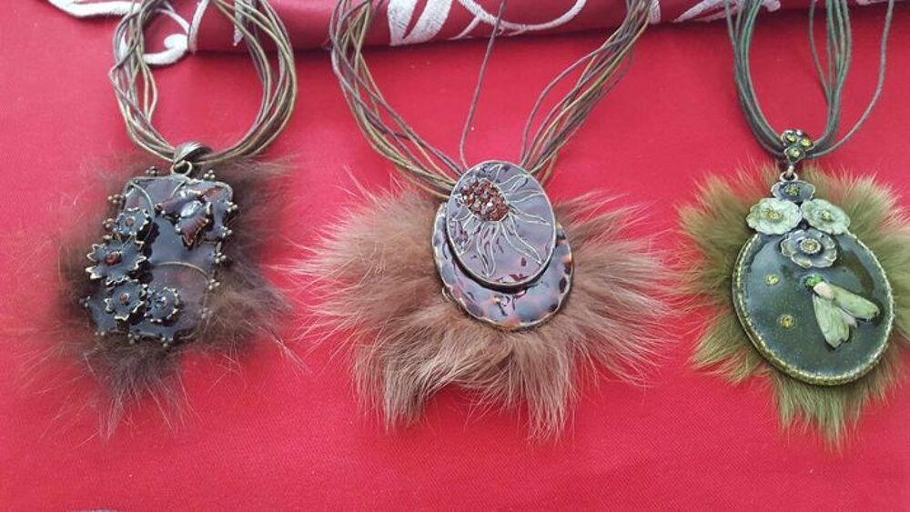  Trois pendentifs fabrication artisanale mod&egrave;le unique Bijoux et montres