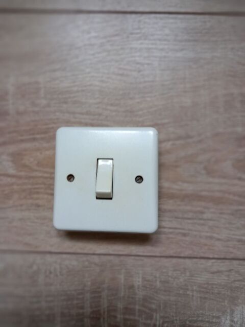 Un Interrupteur Neptune marque Legrand 5 Villiers (86)