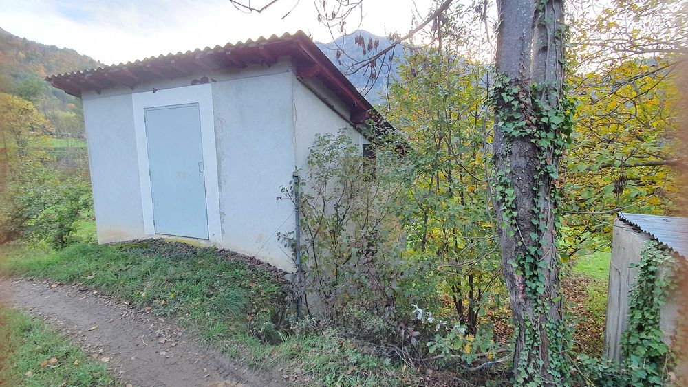 Vente Remise/Grange bâtiment en parapings de 25 m2 avec un étage Escaro