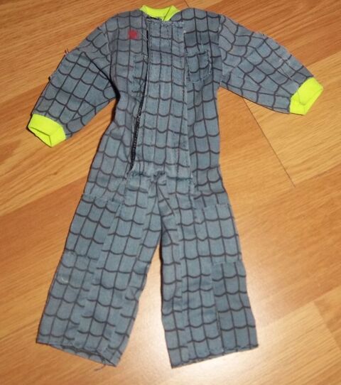 Combinaison Spiderman poupe 30 cm 2 Colombier-Fontaine (25)