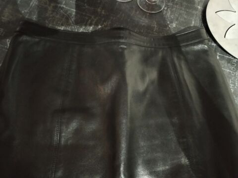 belle jupe en cuir 30 Saint-Pierre-le-Bost (23)