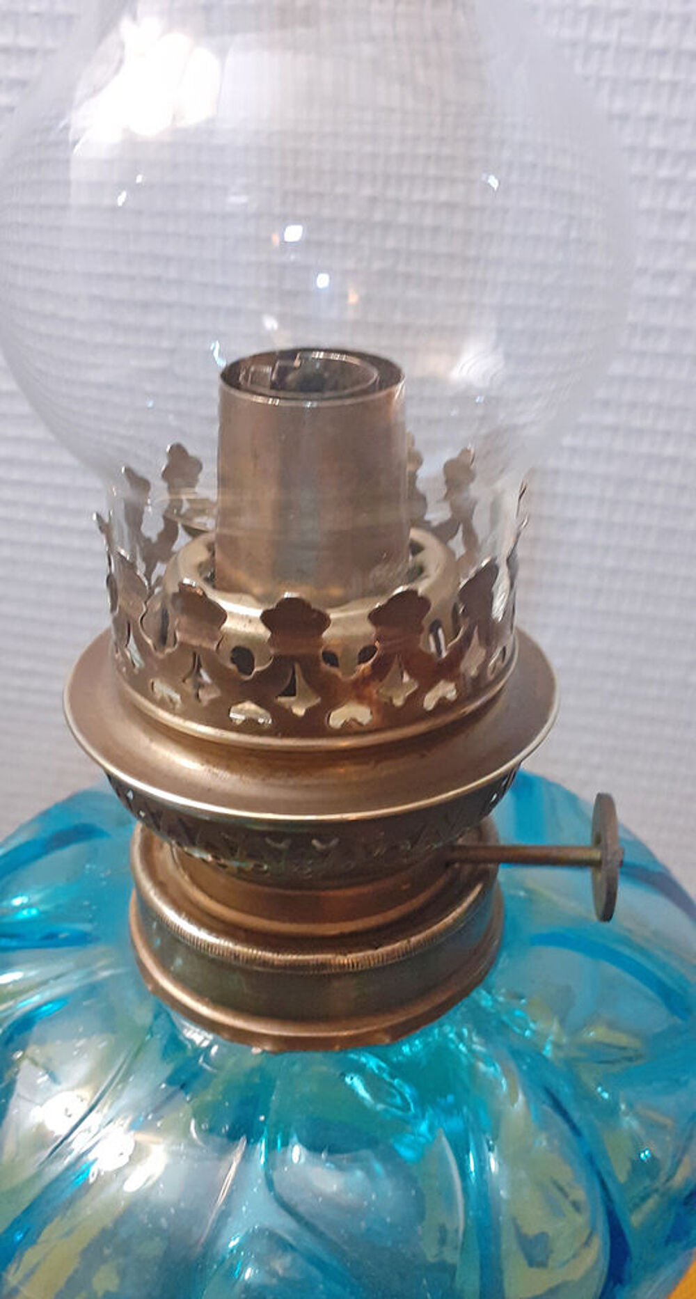 Lampe &agrave; huile en m&eacute;tal et verre bleu Décoration