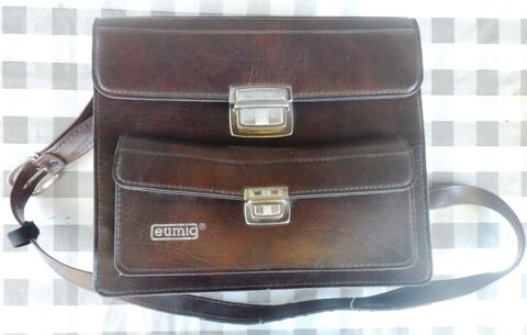 Sacoche vide de Cam�ra Eumig marron en tr�s bon �tat
15 Castries (34)