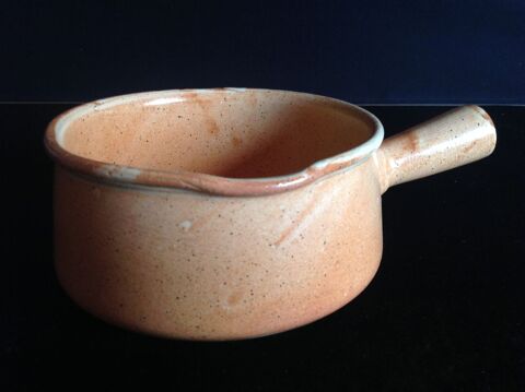 BELLE CASSEROLE EN GR�S TRES BON ETAT Envoi Possible
15 Tr�gunc (29)