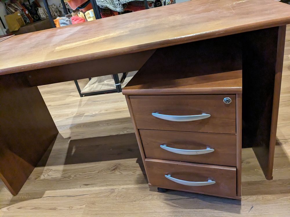 Tr&egrave;s+grand+bureau+en+angle Meubles